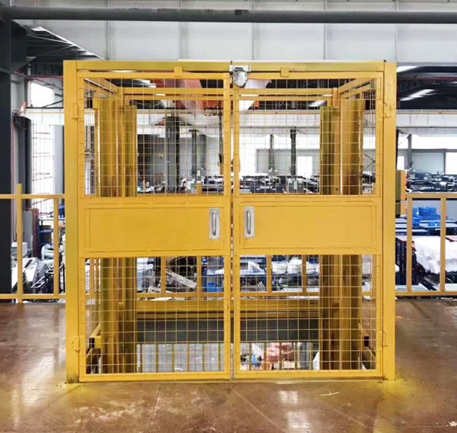 新疆智能导轨式升降机亮相