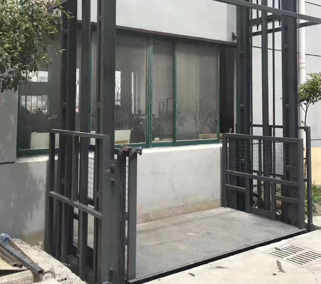 新疆导轨式施工升降机助力民生工程提速增效